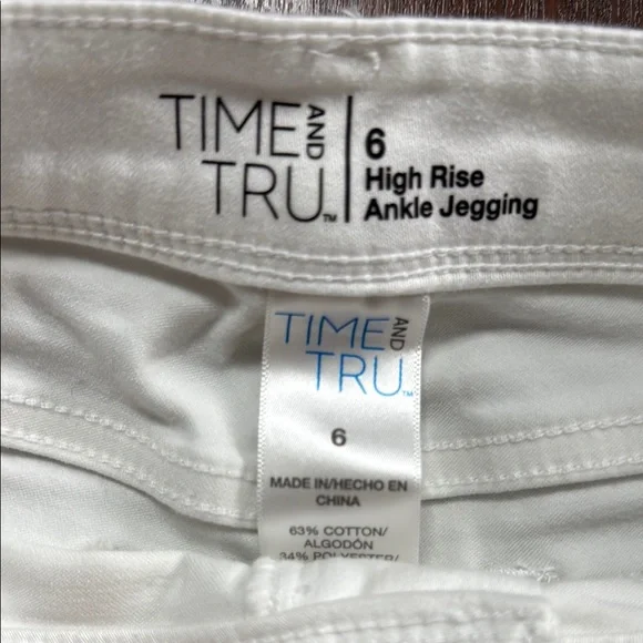 Time and Tru Women's White Jeggings - Picture 4 of 5